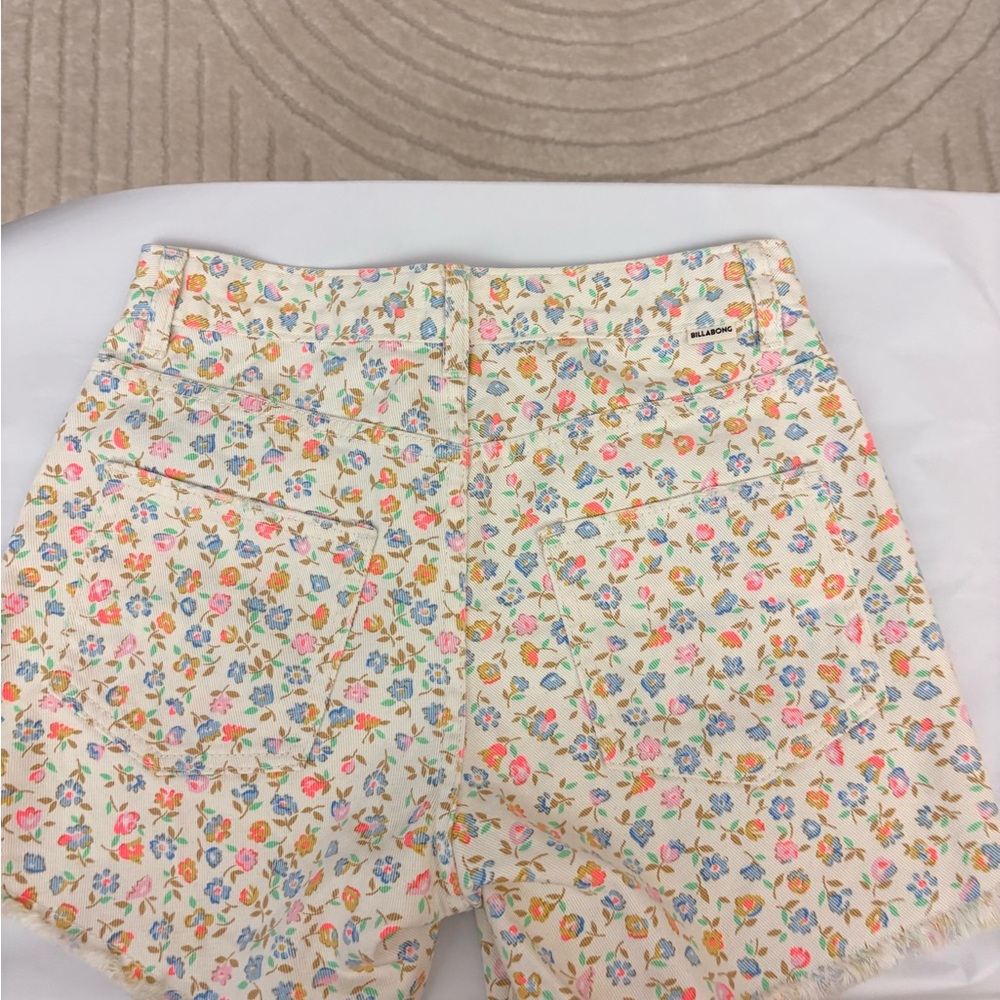 BILLABONG LITTLE FLOWERS JEAN SHORTS NWOT WOMEN SIZE 26 SUPER CUTE SEE PICS - Picture 8 of 8